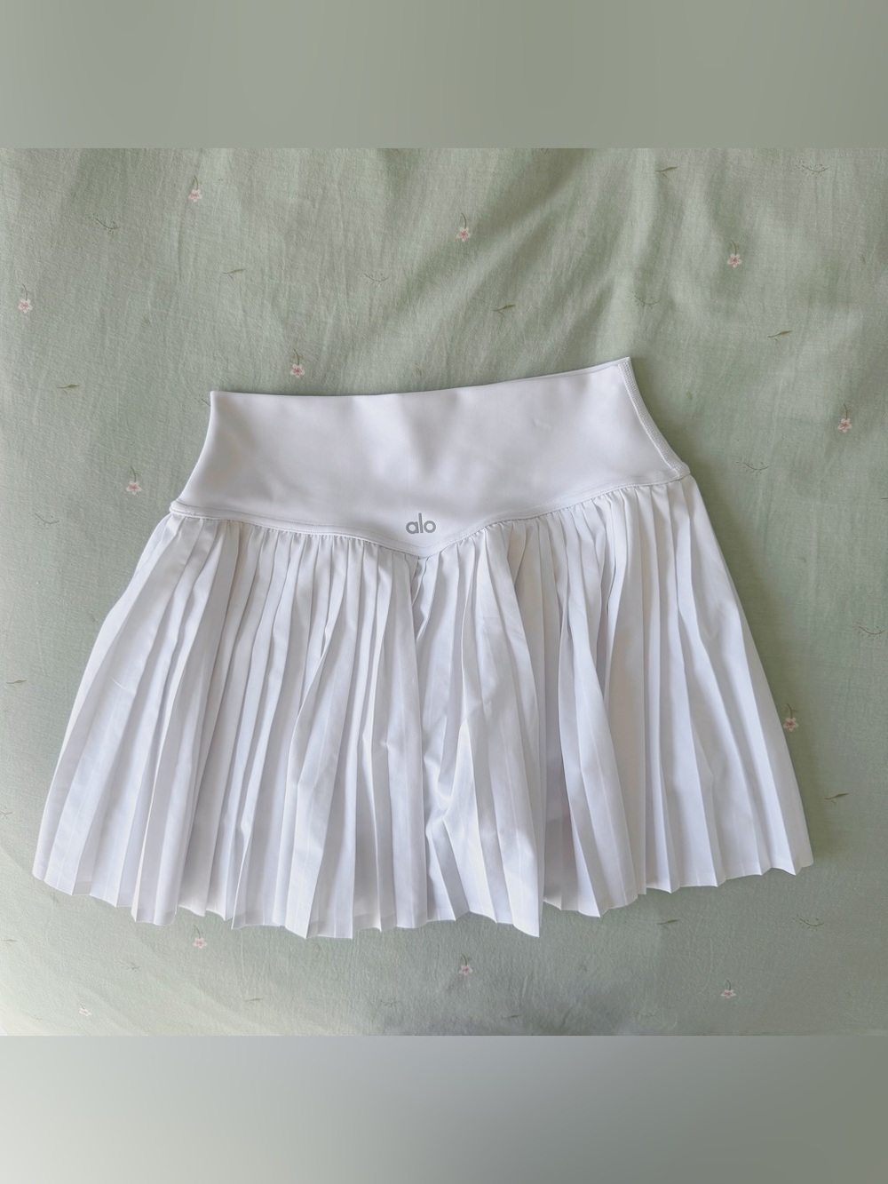 ALO Yoga Women’s White Pleated Skater Tennis Skirt